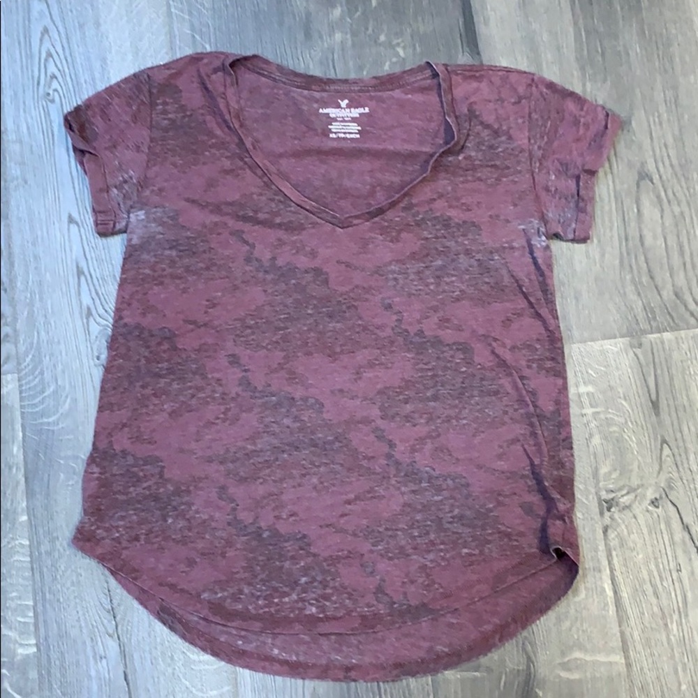 Burgundy camo V-neck American Eagle T-shirt
